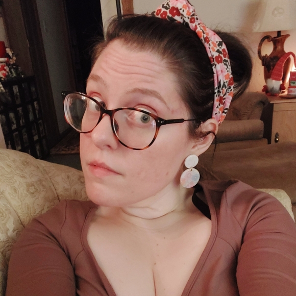 Meet your Posher, Liz - Picture 3 of 4